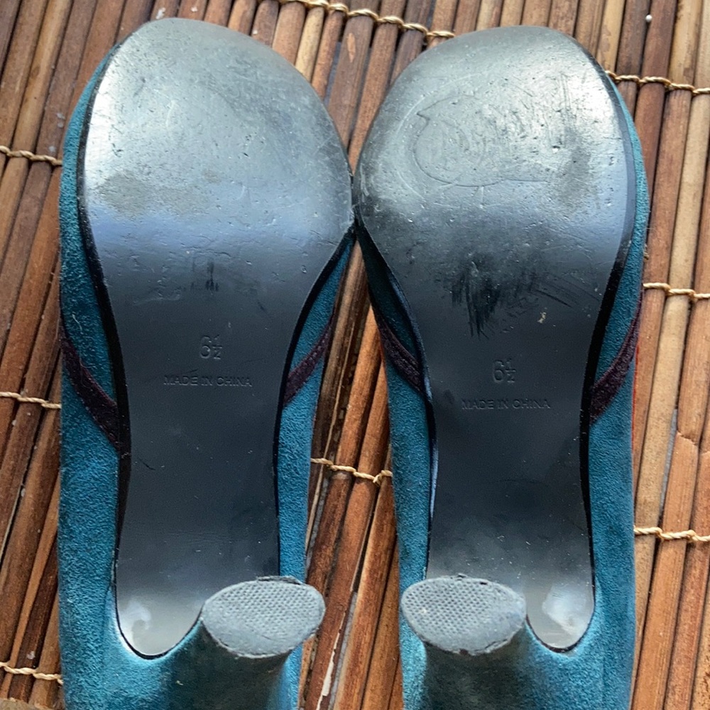 Suede Pumps - Picture 6 of 8